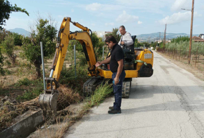 Πουλλίτσα |Καθαρισμός αυλακιών για την απορροή νερών της βροχής